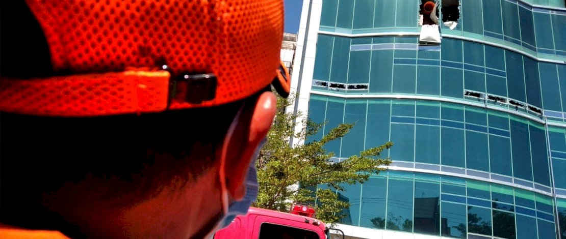 Kebakaran di sebuah gedung di Panakkukang. 