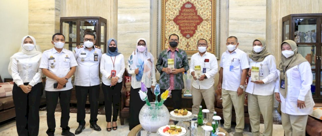 Kunjungan Bulog Sulselbar ke Kediaman Danny Pomanto, Rabu (9/6/2021).
