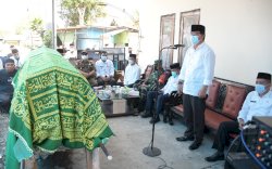 Wabup Lutra Suaib Mansur Lepas Jenazah Almarhum Plt. Sekretaris Camat Bonebone