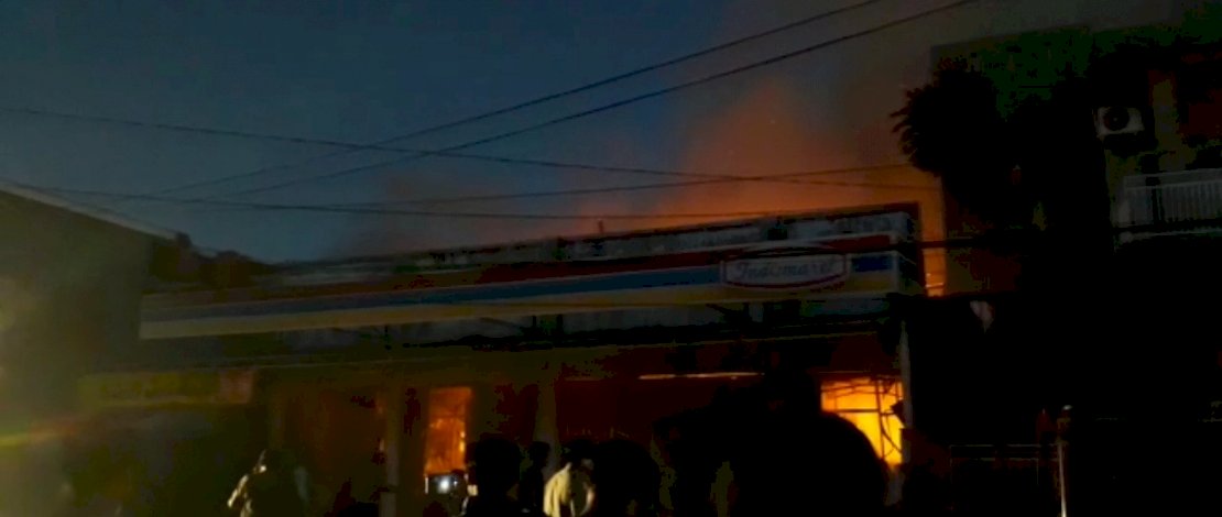 Kebakaran di Indomaret BPS Sudiang dini hari tadi.