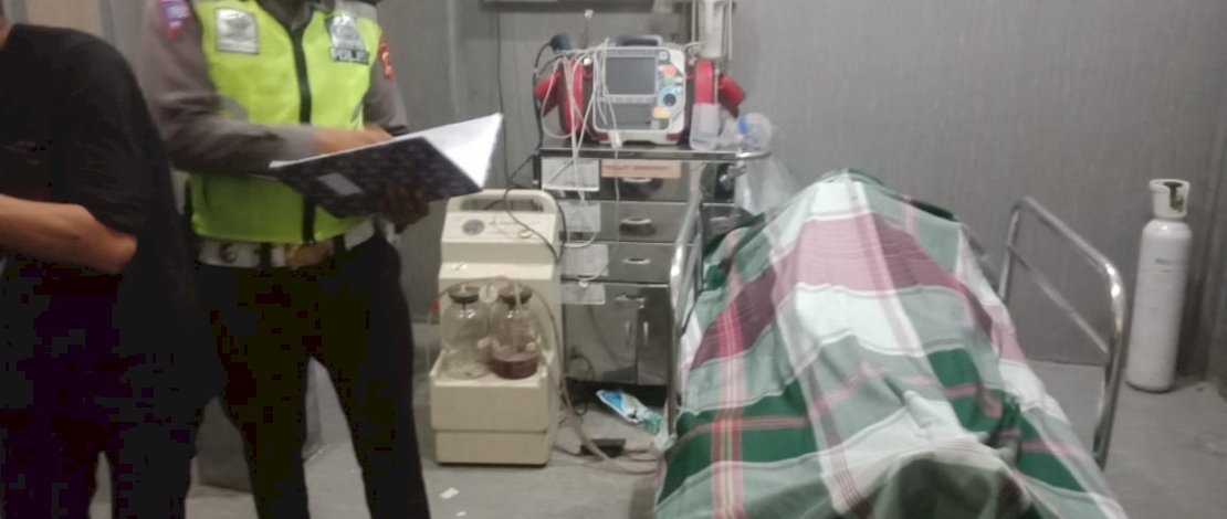 TKP lakalantas di Pancaitana, Barru. Juga korban tewas di Rumah Sakit Tipe C Barru.