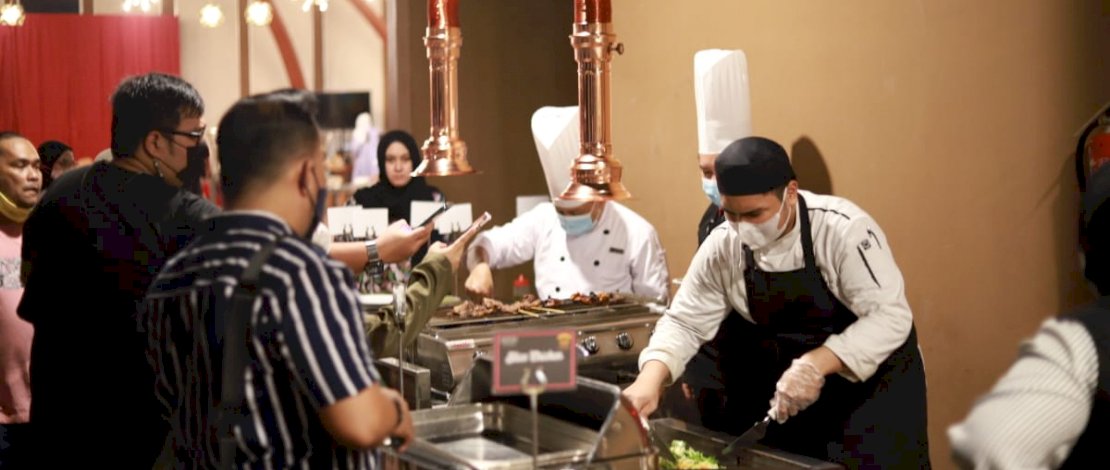 Yuk, Barbequean Sambil Nikmati View 360 Derajat Aston Makassar 