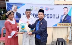 Wakil Ketua DPRD Parepare Bagikan 1.500 Paket Beras ke Warga Kurang Mampu
