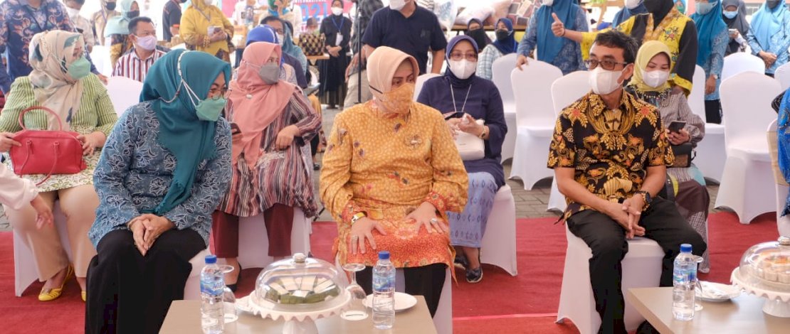 Ketua TP PKK Kota Makassar, Indira Jusuf Ismail saat membuka UMKM Expo Biringkanaya 2021, Sabtu, 12 Juni 2021.