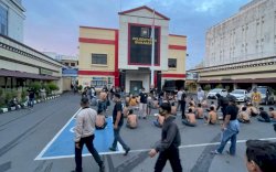 Berkedok Juru Parkir, Seratus Preman Dibekuk Polisi