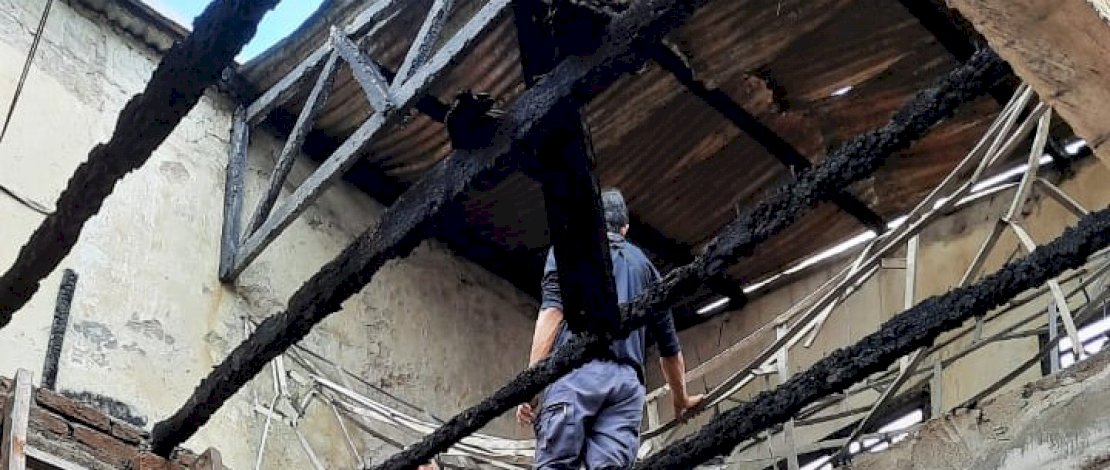 Kebakaran di Buki Hartako Indah