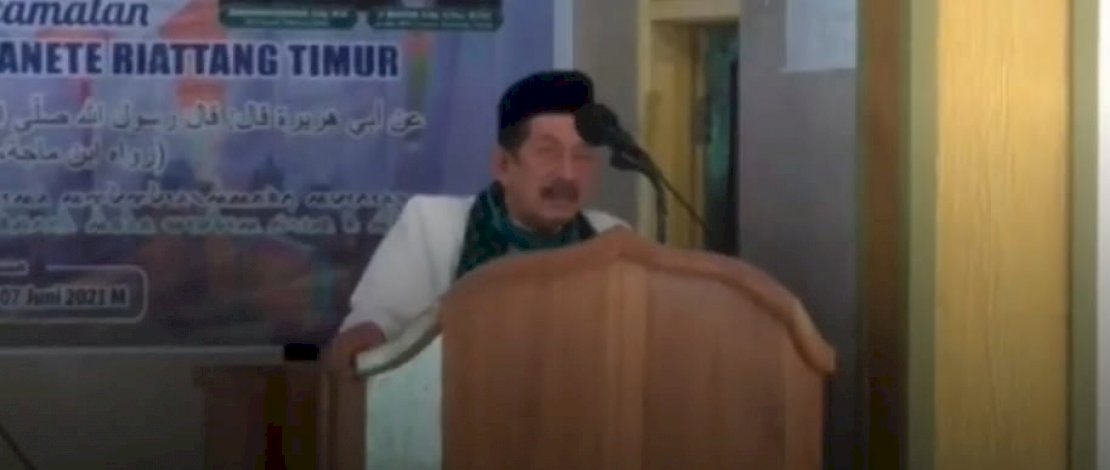 Detik-detik H Hamzah terjatuh saat sedang ceramah. 
