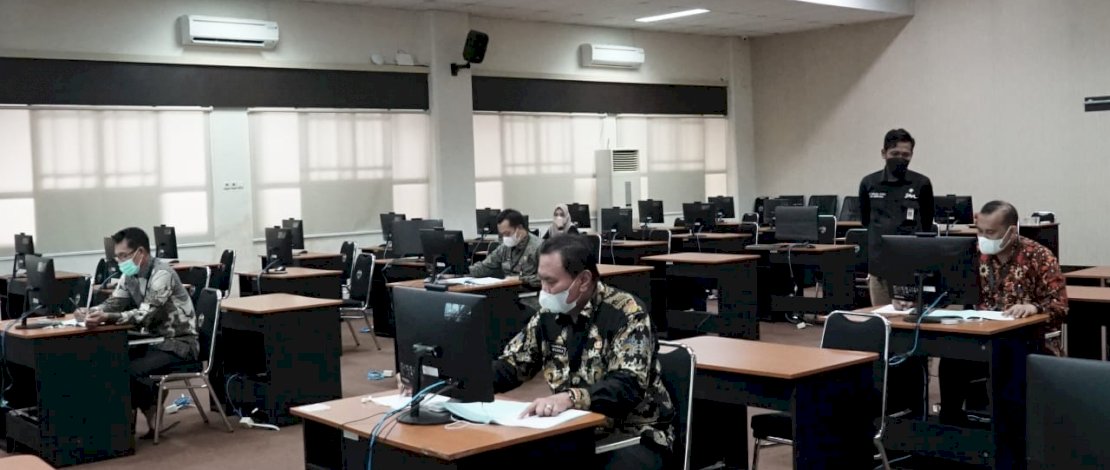 Proses seleksi terbuka Sekda Luwu berlangsung di Ruang Centre UPT BKD Provinsi Sulsel, Senin 14 Juni 2021 diikuti 4 pejabat eselon II Pemkab Luwu Proses seleksi terbuka Sekda Luwu berlangsung di Ruang Centre UPT BKD Provinsi Sulsel, Senin 14 Juni 2021 diikuti 4 pejabat eselon II Pemkab Luwu