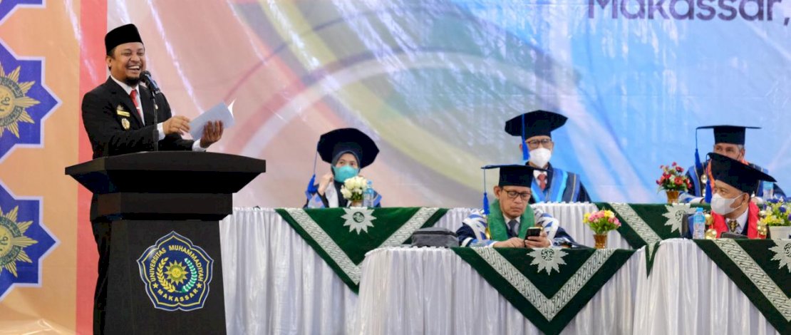 Wisudawan Unismuh Ikuti Orasi Ilmiah PLT Gubernur Sulsel