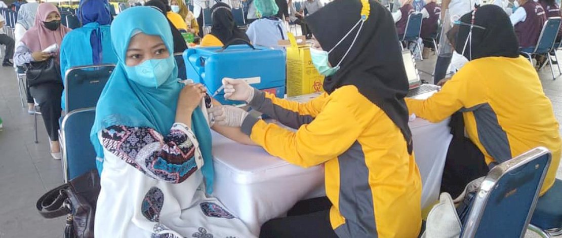 Pejabat dan Staf Sekretariat DPRD Makassar Ikuti Smart Vaksinasi