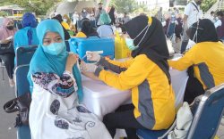 Pejabat dan Staf Sekretariat DPRD Makassar Ikuti Smart Vaksinasi