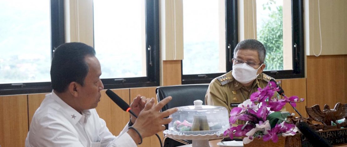 Wali Kota Parepare, Taufan Pawe (kanan) saat menerima kunjungan Kabinda Sulsel.