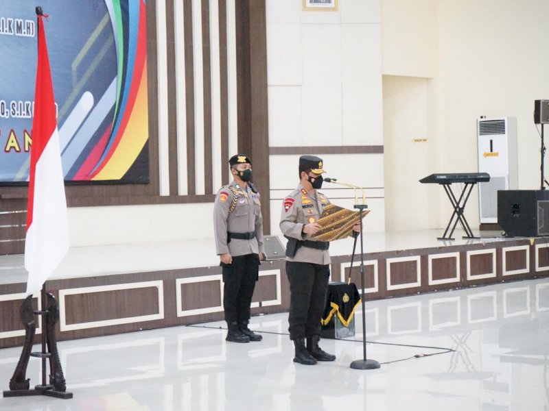 AKBP Budi Susanto Resmi Jabat Wakapolrestabes Makassar, Kapolres Gowa Dijabat Suami Artis Uut Permatasari
