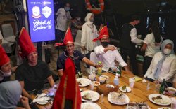 Kenalkan Icon Makassar, Danny Ajak Sandiaga Uno Keliling Laut Losari