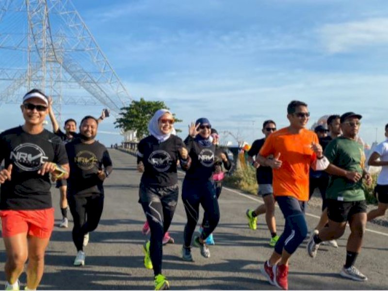 Hirup Udara Pagi Makassar, Sandiaga Uno Lari Bersama NRVC Club