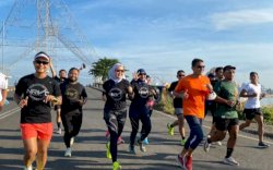 Hirup Udara Pagi Makassar, Sandiaga Uno Lari Bersama NRVC Club