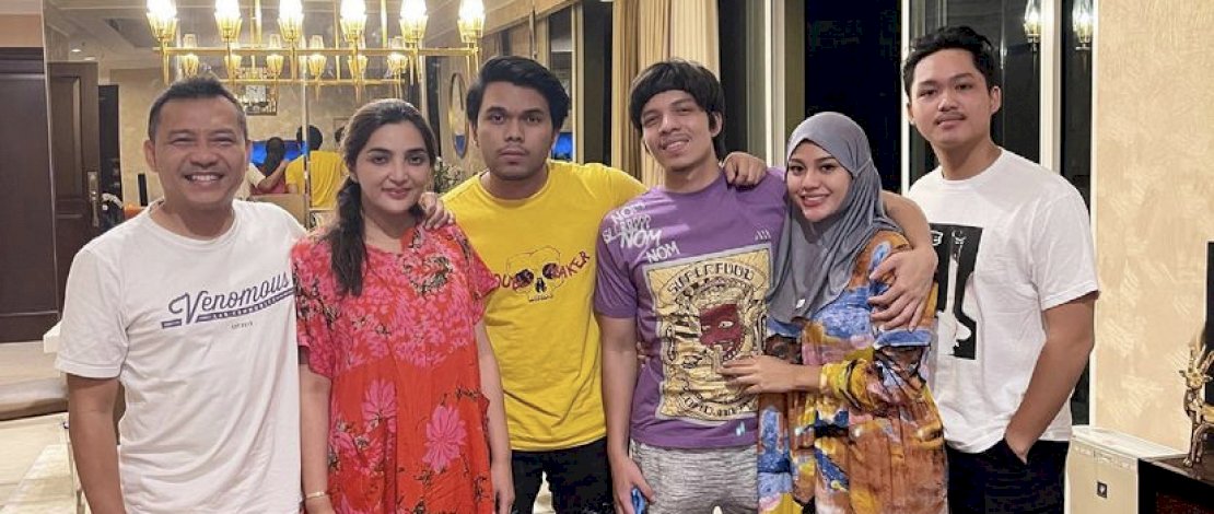 Keluarga Atta Halilintar Ngutang Rp400 Juta, Keluarga Aurel: Hidup Cobaan, Kalau Gak Dicoba, Gak Naik Kelas ! Keluarga Atta Halilintar Ngutang Rp400 Juta, Keluarga Aurel: Hidup Cobaan, Kalau Gak Dicoba, Gak Naik Kelas !