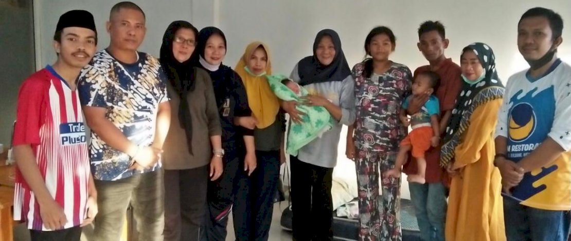 Ibu yang mendapat pertolongan dari Nasdem Care saat melahirkan.