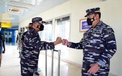 Transit di Makassar, Danlantamal VI Sambut Kedatangan Kasal 