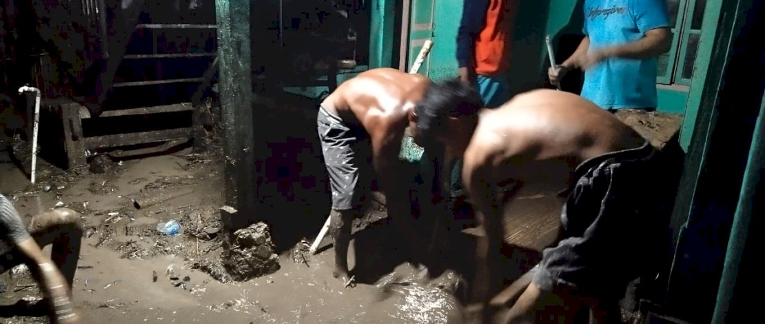 Hujan Deras Tiga Jam, Desa Pambussuang Polman Diterjang Banjir dan Lumpur