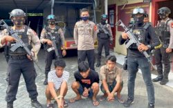 Gunakan Atribut Polisi Saat Memalak, Tiga Preman di Makassar Diciduk