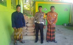 Kasat Lantas Polres Barru Bantu Material untuk Perbaikan Masjid