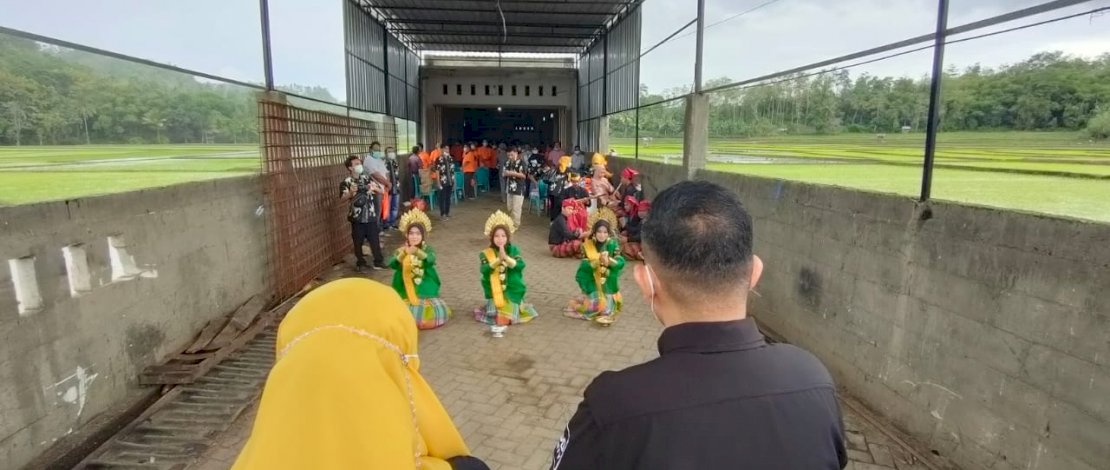 Andi Akmal Pasluddin pada acara bimtek petani di Sengempalie, Bone.