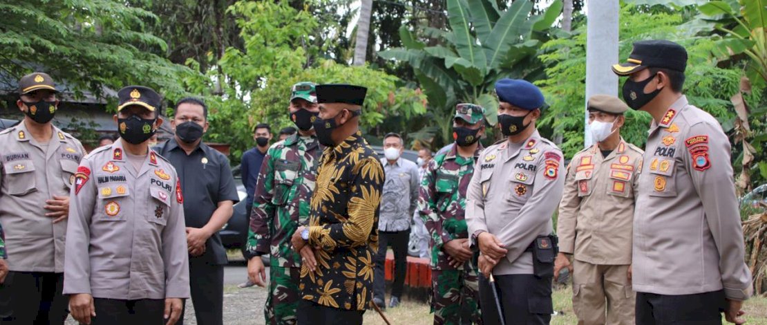 Bersama Forkopimda Bone, Danyon C Pelopor Sambut Wakapolda Sulsel di Wanua Ewako Desa Panyili