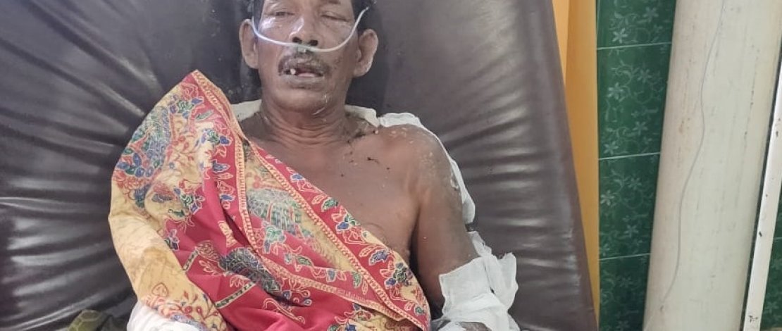 Korban dan kapal pengangkut sembako terbakar di Pelabuhan Bajoe.