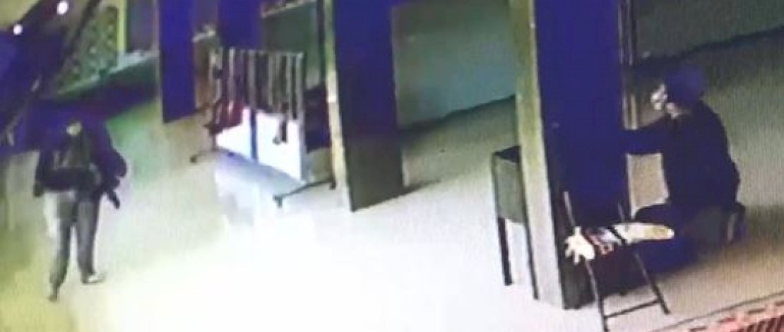 Tangkapan layar rekaman CCTV Masjid Nurul Ihsan, Perumnas Tumalia, Maros.