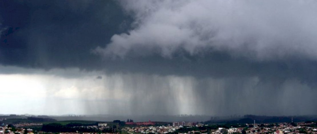 Waspada Hari Ini Hujan Lebat dan Disertai Angin Kencang, Berikut Perkiraan Cuaca Yang Dikeluarkan BMKG