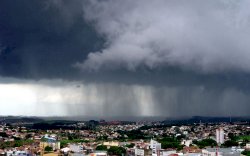 Waspada Hari Ini Hujan Lebat dan Disertai Angin Kencang, Berikut Perkiraan Cuaca Yang Dikeluarkan BMKG