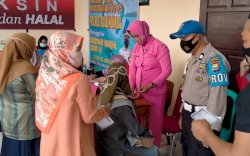 Polsek Bulukumpa Gelar Vaksinasi Gratis, Ratusan Masyarakat Tumpah Ruah