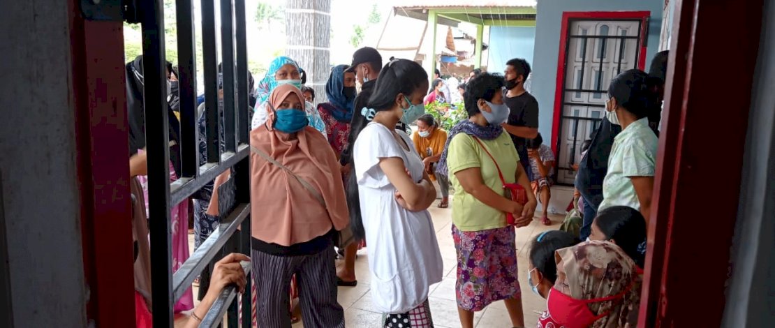 Vaksinasi Covid-19 di Lutra.