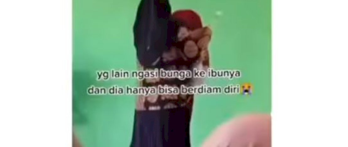 Tangkapan layar momen mengharukan perpisahan SDN 85 Labotto, Kecamatan Cenrana, Bone.