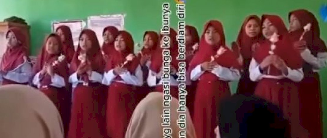 Tangkapan layar momen mengharukan perpisahan SDN 85 Labotto, Kecamatan Cenrana, Bone.