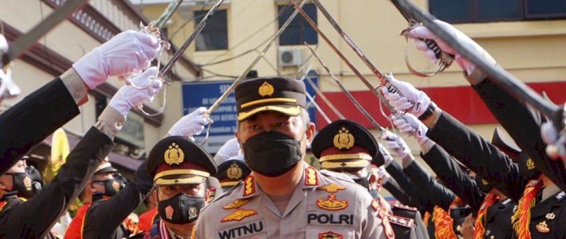 Suasana wisuda pelepasan purna bakti anggota Polri dan pegawai sipil lingkup Polrestabes Makassar. 