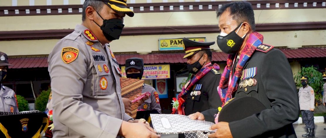 Suasana wisuda pelepasan purna bakti anggota Polri dan pegawai sipil lingkup Polrestabes Makassar. 