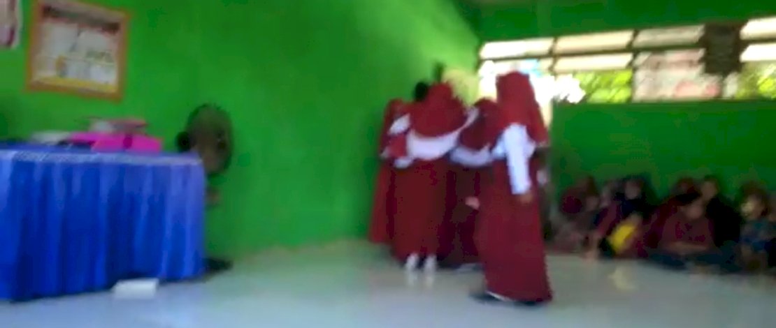 Tangkapan layar video vokal grup SDN 85 Labotto, Cenrana, Bone.