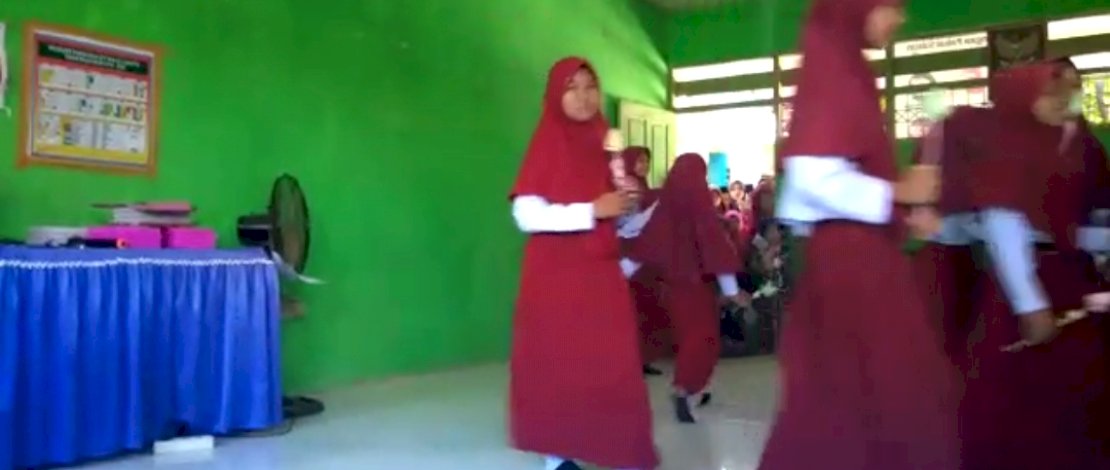 Tangkapan layar video vokal grup SDN 85 Labotto, Cenrana, Bone.
