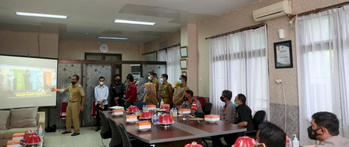 Wali Kota Makassar, Moh. Ramdhan ‘Danny’ Pomanto bersama Kapolda Sulsel, Irjen. Pol. Drs. H. Merdisyam, M.Si., Kapolrestabes Makassar, Kombes Witnu Urip Laksana, dan Wakil Ketua DPRD Sulsel, Syahruddin Alrif,  memantau kesiapan langsung daya tampung Rumah Sakit (RS) Daya, Senin (28/6/2021).