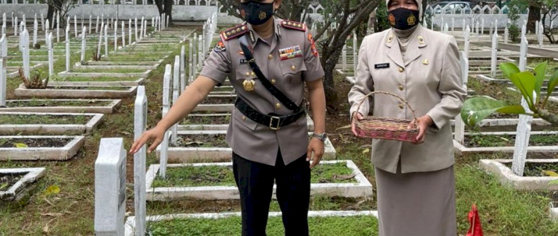 Suasana ziarah rombongan ke TMP Panaikang, Makassar, Sulsel.