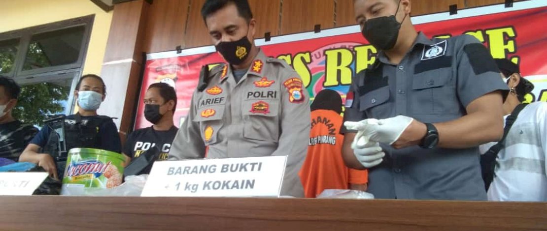 Tiga tersangka pelaku pengedar narkotika jenis kokain di Pinrang. 