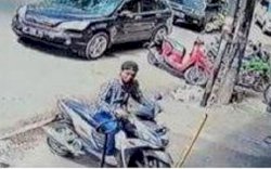 Montir di Jalan Bandang Sibuk Bekerja, Sepeda Motornya Dibawa Lari Pria Baju Kotak-kotak