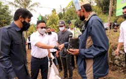 Tingkatkan Kesejahteraan Petani, Ilham Azikin Canangkan Kampung Buah Bantaeng 