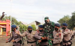 Beri Kejutan Spesial Untuk Pasukan Brimob Bone, Ini Yang Dilakukan Dandim 1407 Bone