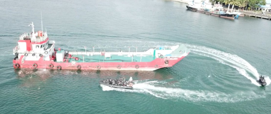 Gerak Cepat Pasukan VBSS Lantamal VI Berhasil Lumpuhkan Perompak Di Perairan Makassar Gerak Cepat Pasukan VBSS Lantamal VI Berhasil Lumpuhkan Perompak Di Perairan Makassar