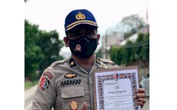 Beri Ananda Fauzi Piagam Penghargaan, KNPI Makassar: Pak Kapolda Keren !