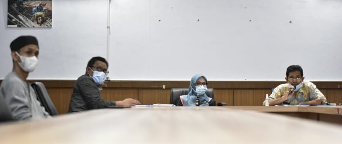 Suasana FGD di Ruang Command Center Kantor Bupato Lutra.