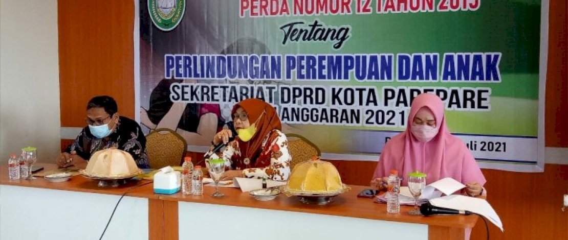 etua DPRD Parepare, Andi Nurhatina Tipu mensosialisasikan Perda Perlindungan Perempuan dan Anak, di Cafe Warna-Warni, Jalan Jendral Sudirman, Sabtu (3/07/2021).